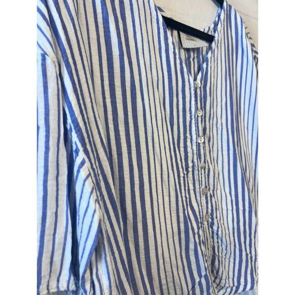 French Laundry Women's Top Sz LG Perfect Summer Top Button Details Preppy - Picture 2 of 6